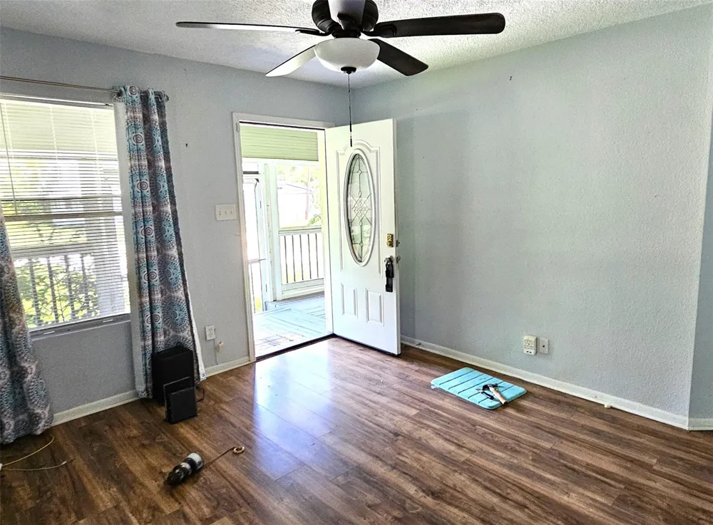 219 Texas Avenue Bacliff, TX 77518