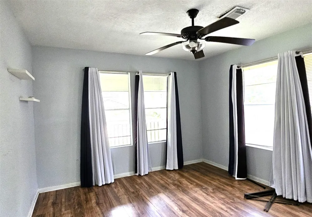 219 Texas Avenue Bacliff, TX 77518
