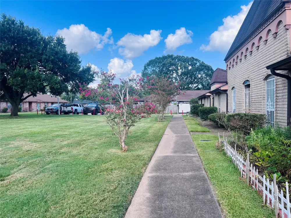 7423 Cook Road Houston, TX 77072