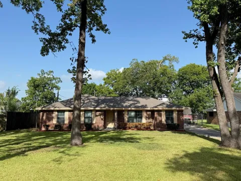 123 Lone Oak Drive