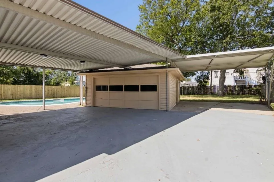 123 Lone Oak Drive Highlands, TX 77562