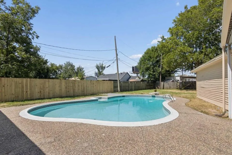 123 Lone Oak Drive Highlands, TX 77562