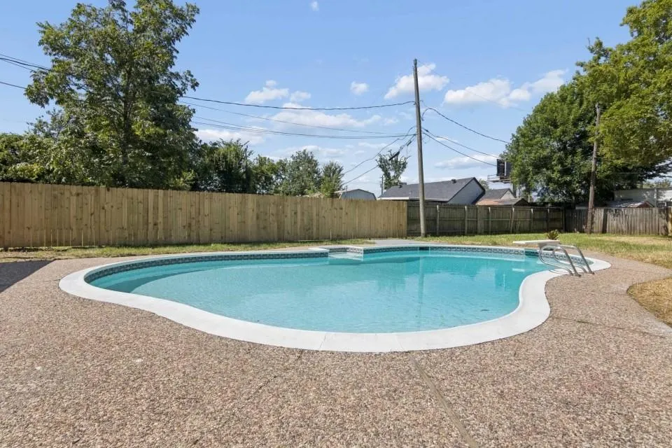 123 Lone Oak Drive Highlands, TX 77562