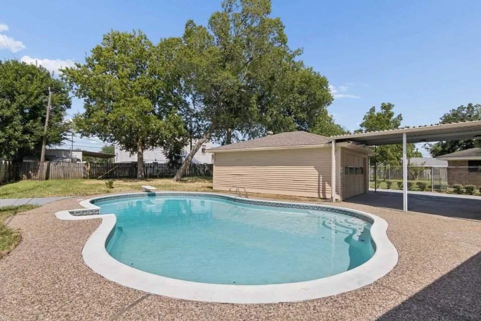 123 Lone Oak Drive Highlands, TX 77562