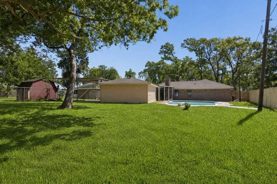 123 Lone Oak Drive Highlands, TX 77562
