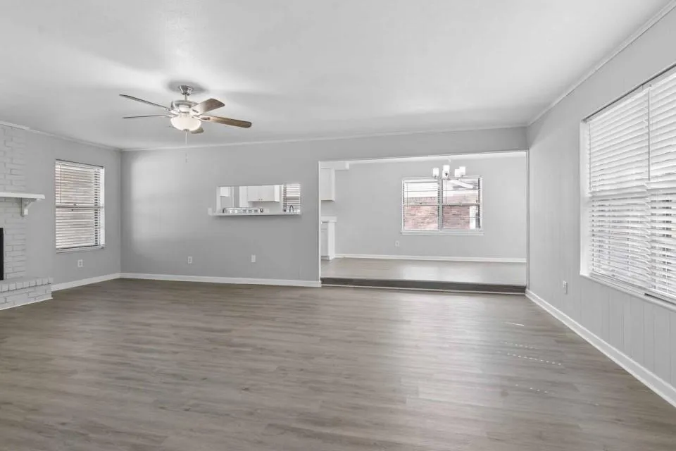123 Lone Oak Drive Highlands, TX 77562
