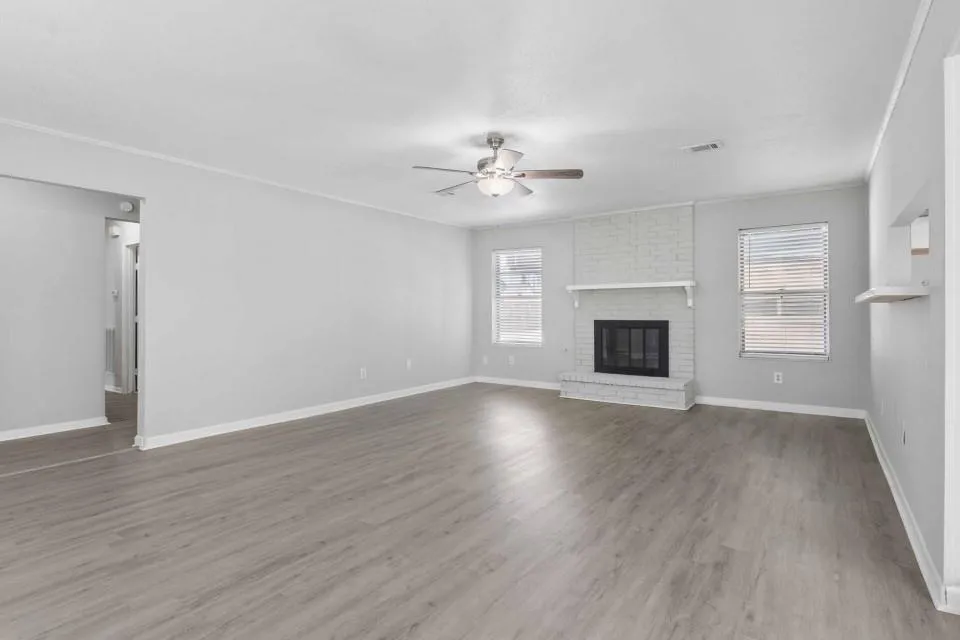 123 Lone Oak Drive Highlands, TX 77562
