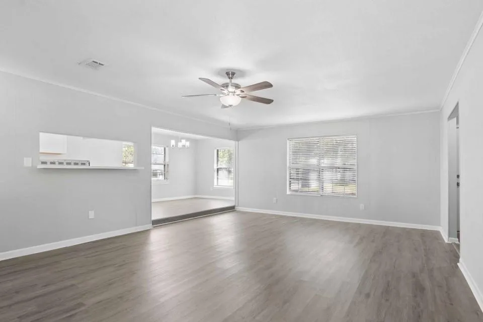 123 Lone Oak Drive Highlands, TX 77562