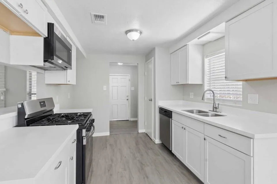 123 Lone Oak Drive Highlands, TX 77562