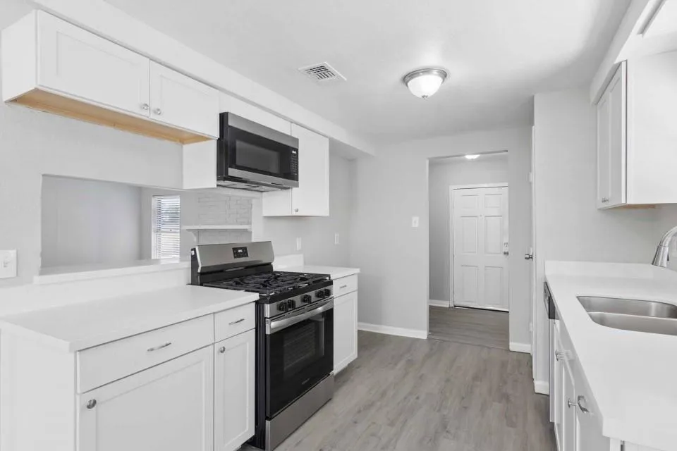123 Lone Oak Drive Highlands, TX 77562