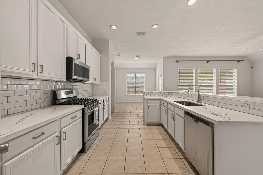 14207 Rolling Hills Lane Rosharon, TX 77583