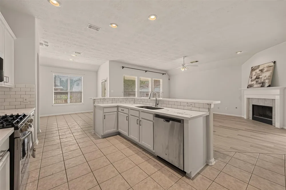 14207 Rolling Hills Lane Rosharon, TX 77583