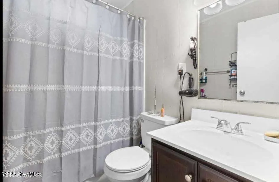 18 Crown Point Road Hubert, NC 28539