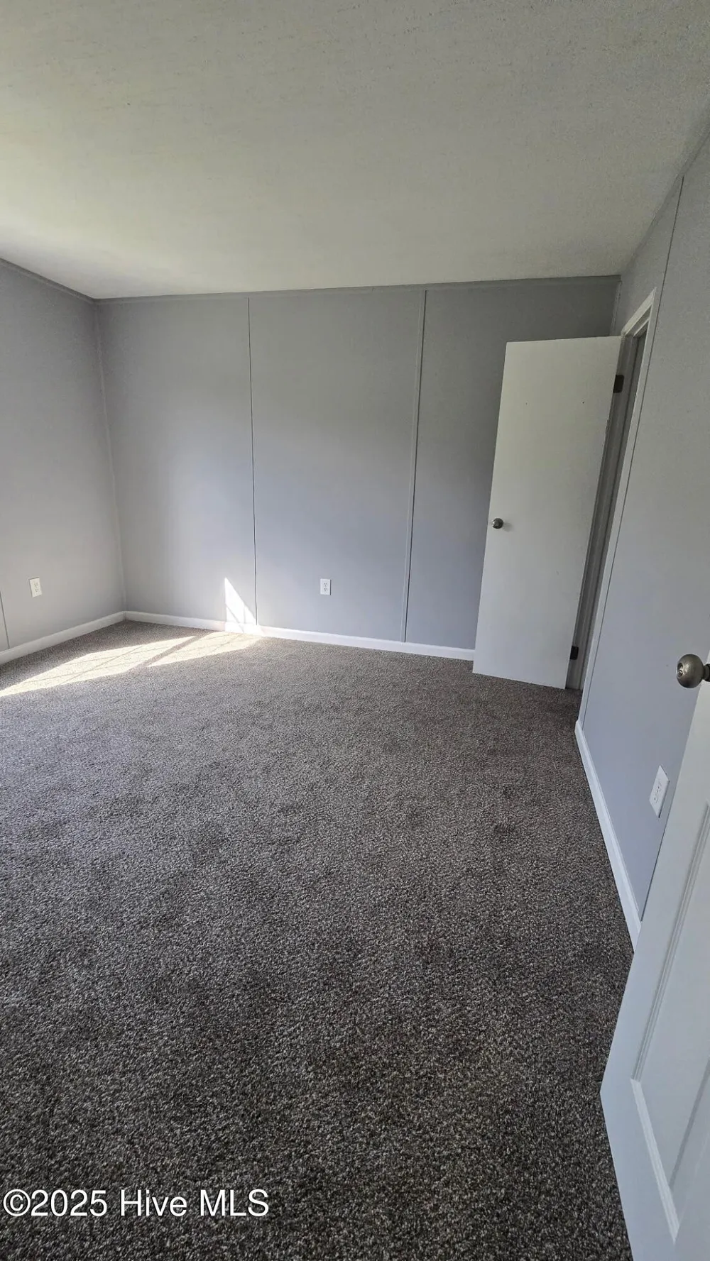 18 Crown Point Road Hubert, NC 28539