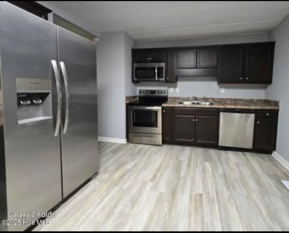 18 Crown Point Road Hubert, NC 28539