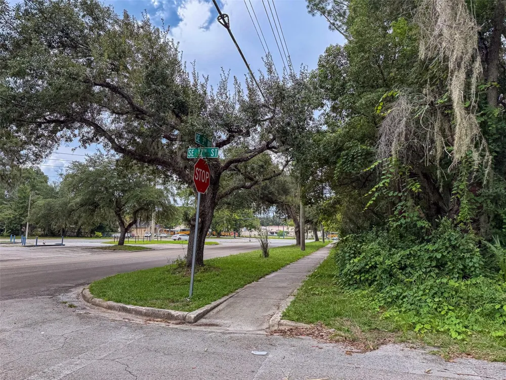 1715 SE 4TH AVENUE Gainesville, FL 32641