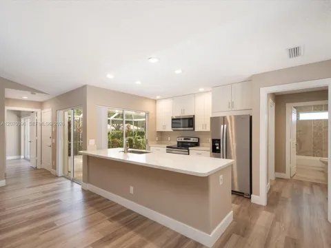 1404 Silverleaf Oak Ct