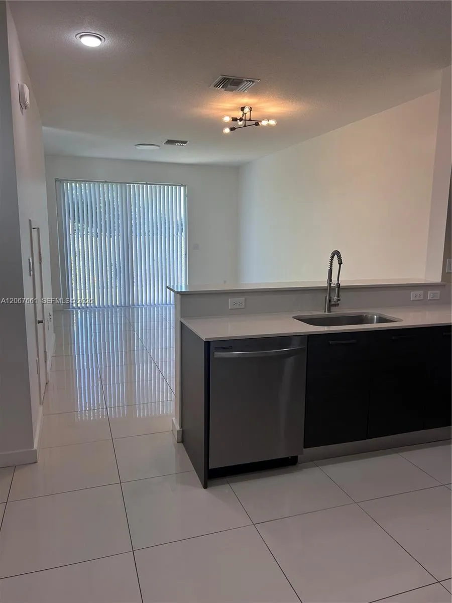 3584 NW 13th St Lauderhill, FL 33311