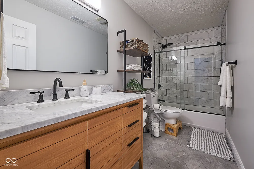 1563 Dale Court Greenfield, IN 46140
