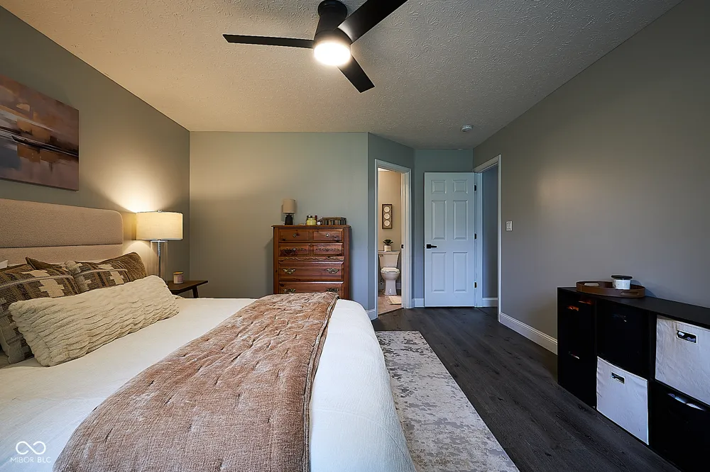 1563 Dale Court Greenfield, IN 46140