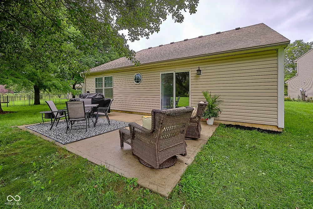 1563 Dale Court Greenfield, IN 46140