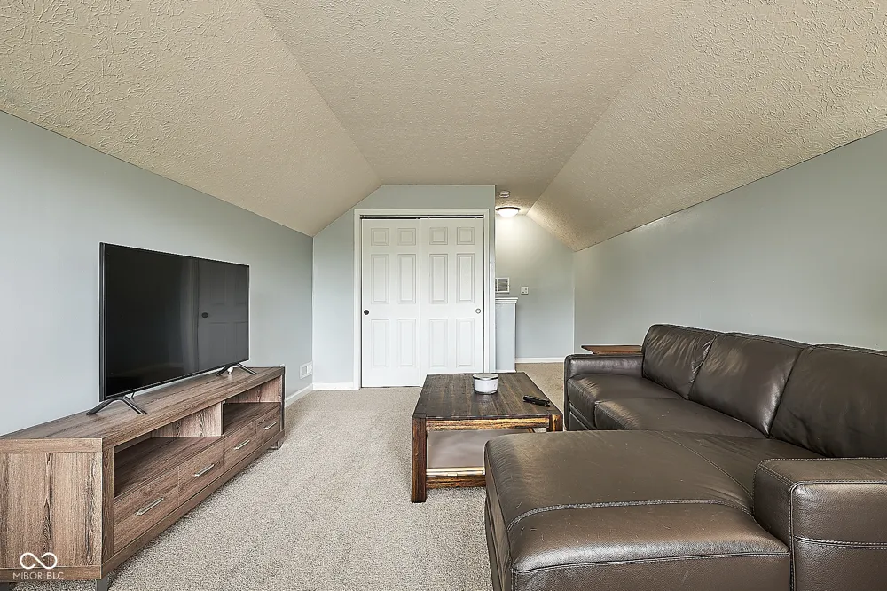 1563 Dale Court Greenfield, IN 46140