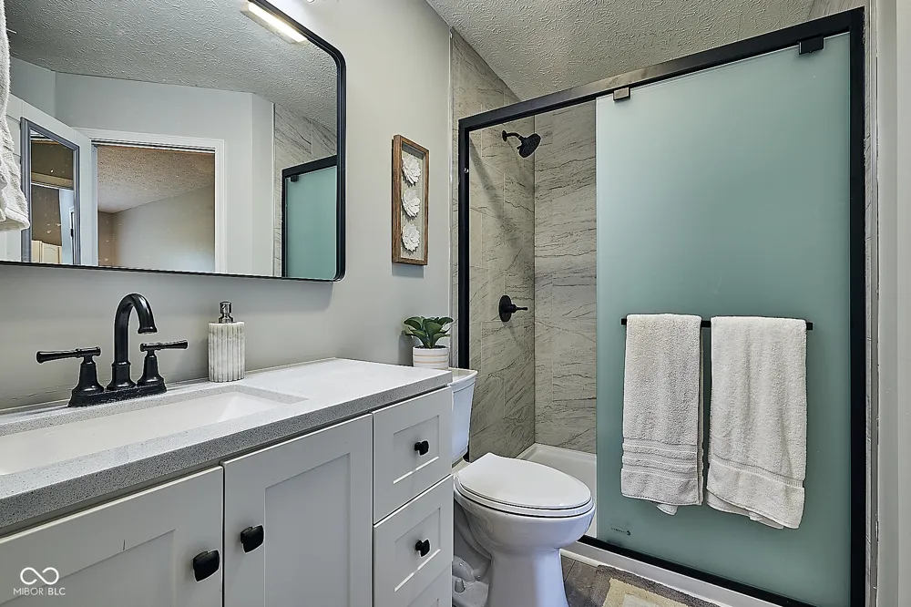 1563 Dale Court Greenfield, IN 46140