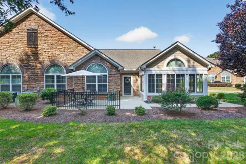 128 Lone Oak Circle