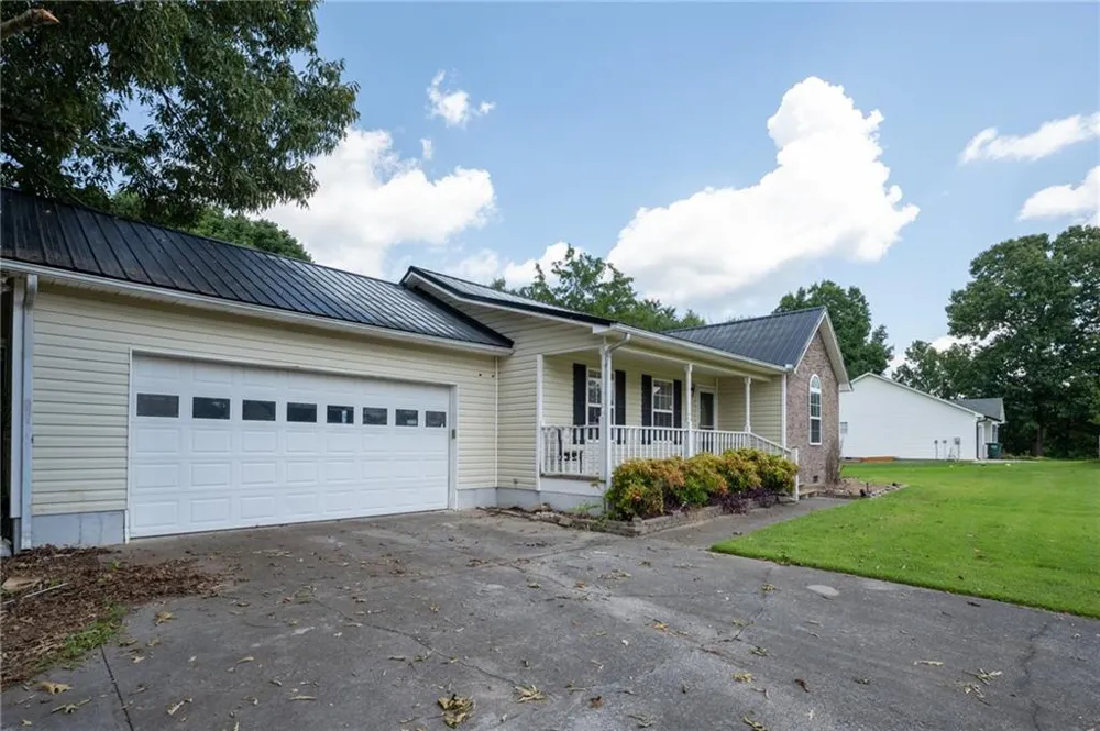 100 Walraven Way SE Calhoun, GA 30701