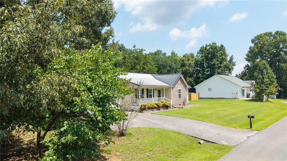 100 Walraven Way SE Calhoun, GA 30701