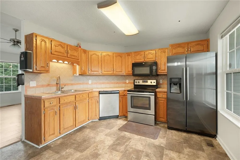 100 Walraven Way SE Calhoun, GA 30701