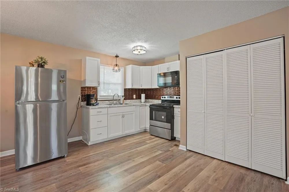 5006 Woodsboro Lane Winston-Salem, NC 27105