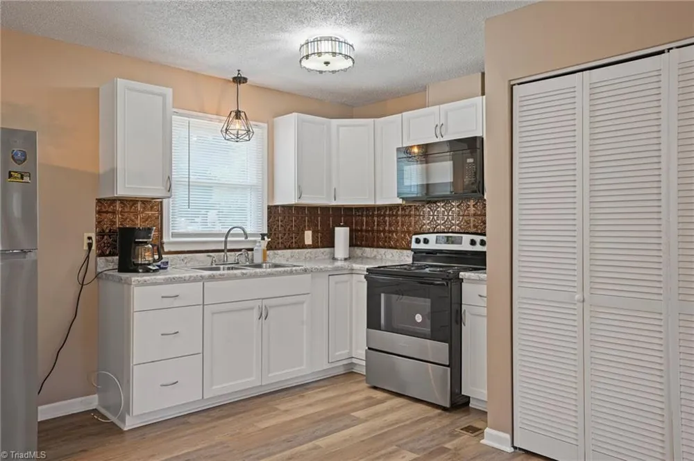 5006 Woodsboro Lane Winston-Salem, NC 27105