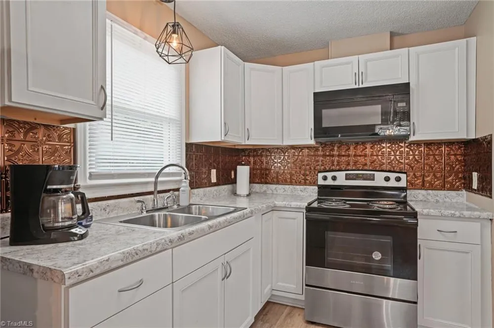 5006 Woodsboro Lane Winston-Salem, NC 27105
