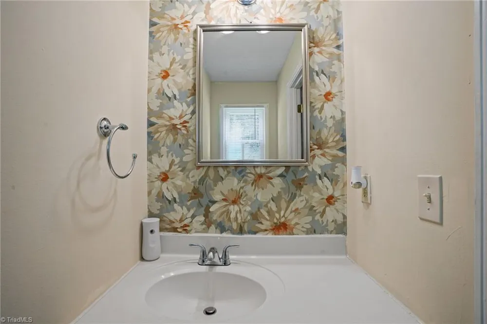 5006 Woodsboro Lane Winston-Salem, NC 27105