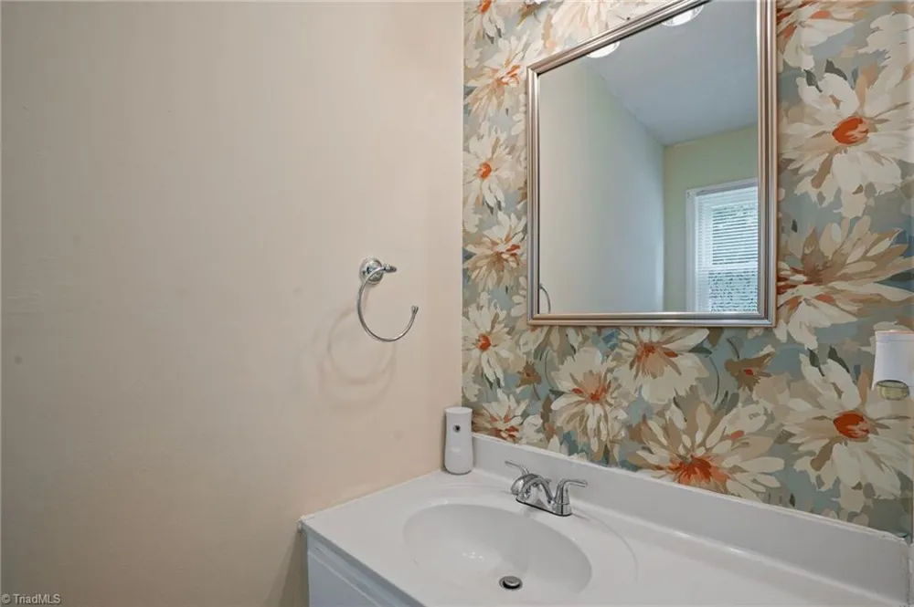 5006 Woodsboro Lane Winston-Salem, NC 27105