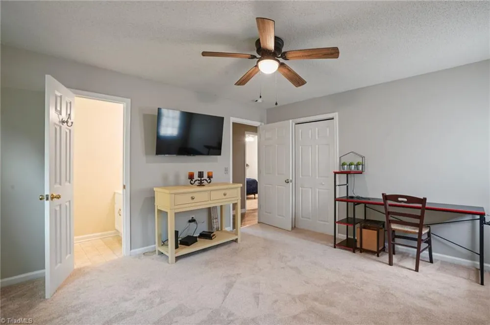 5006 Woodsboro Lane Winston-Salem, NC 27105