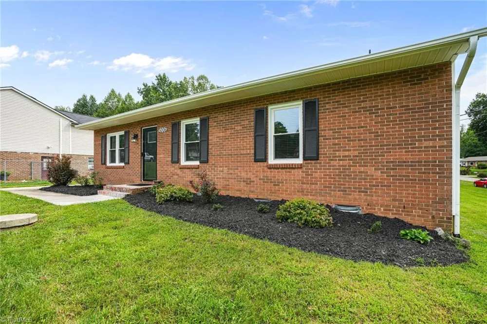 5006 Woodsboro Lane Winston-Salem, NC 27105