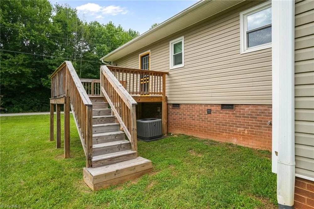 5006 Woodsboro Lane Winston-Salem, NC 27105