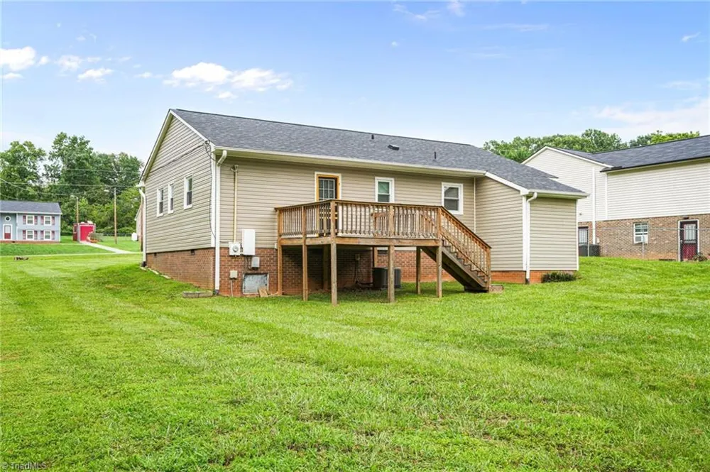 5006 Woodsboro Lane Winston-Salem, NC 27105