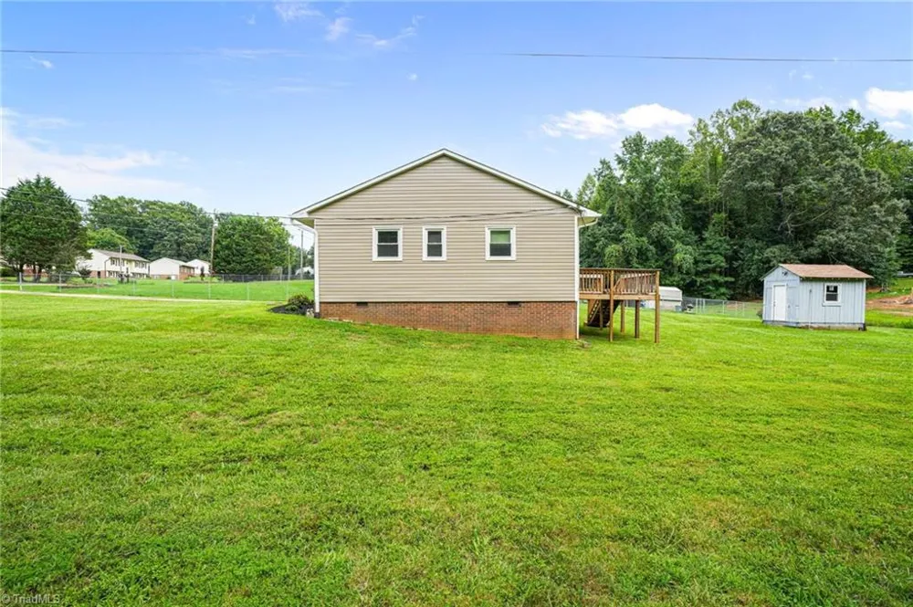 5006 Woodsboro Lane Winston-Salem, NC 27105