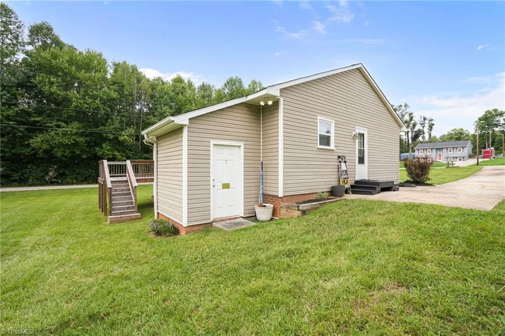 5006 Woodsboro Lane Winston-Salem, NC 27105