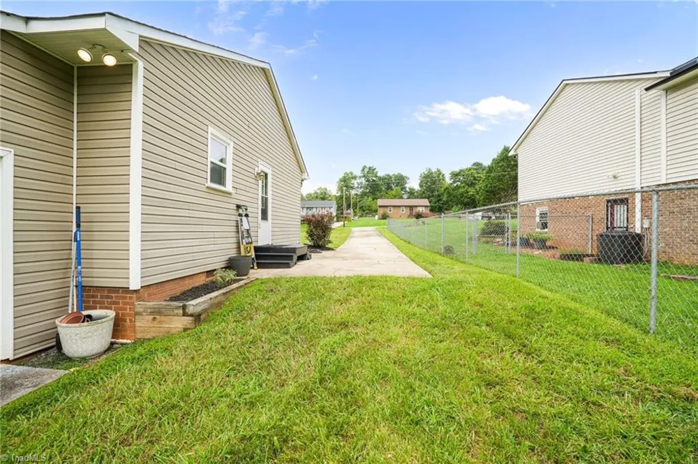 5006 Woodsboro Lane Winston-Salem, NC 27105
