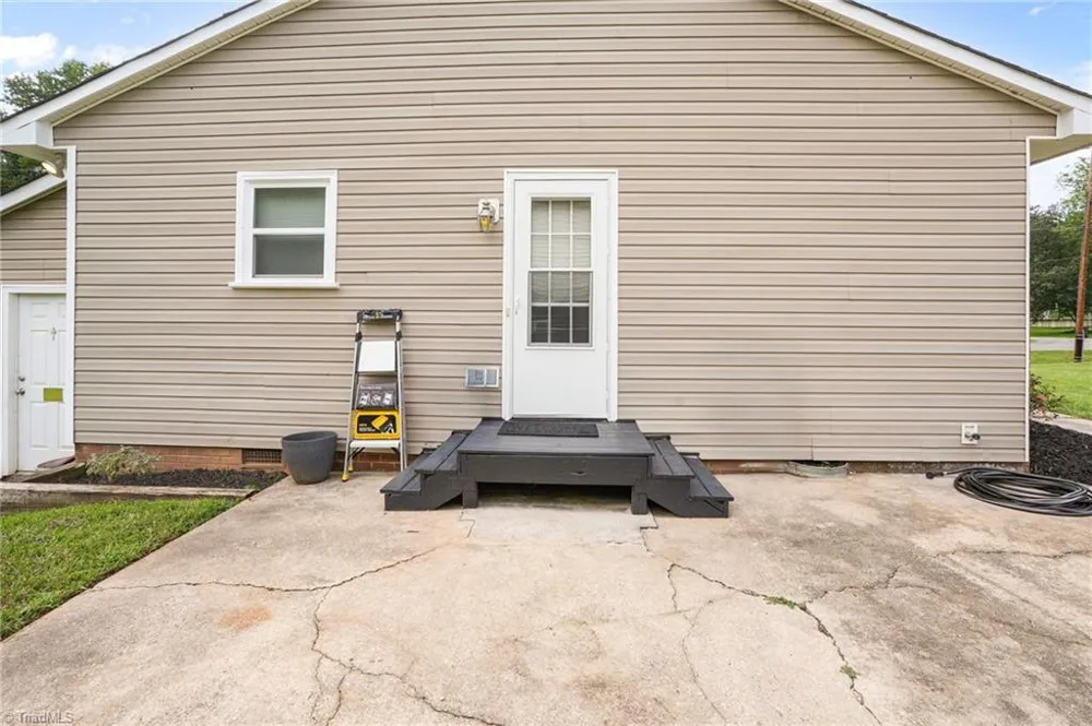 5006 Woodsboro Lane Winston-Salem, NC 27105
