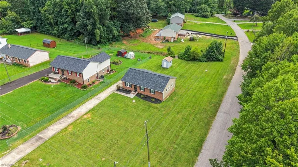 5006 Woodsboro Lane Winston-Salem, NC 27105