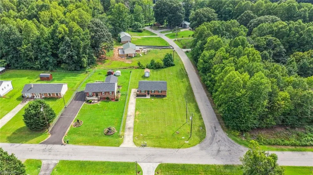 5006 Woodsboro Lane Winston-Salem, NC 27105