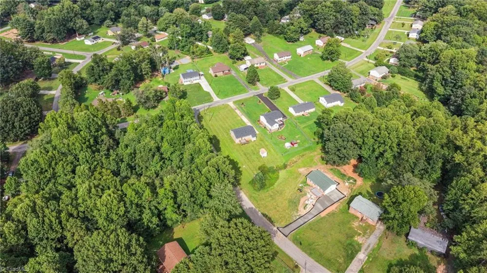 5006 Woodsboro Lane Winston-Salem, NC 27105