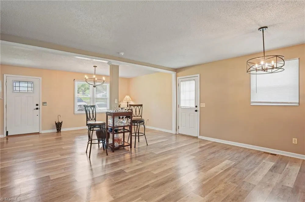 5006 Woodsboro Lane Winston-Salem, NC 27105
