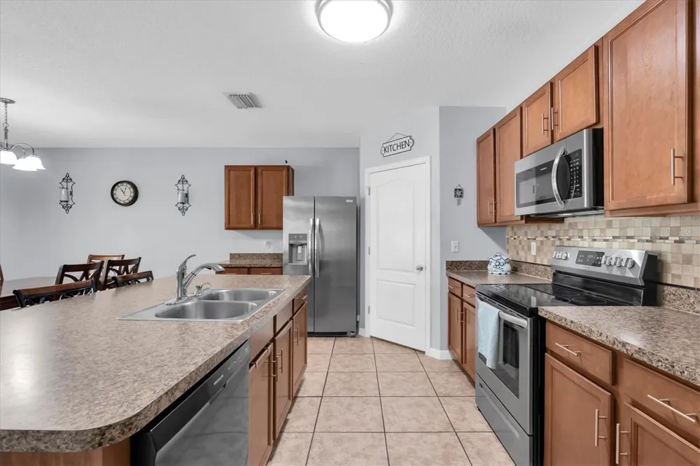 3839 CRYSTAL DEW STREET Plant City, FL 33567