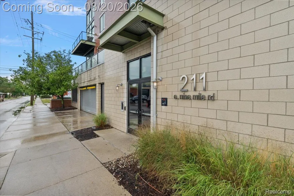 211 E 9 Mile Road #213 Ferndale City, MI 48220